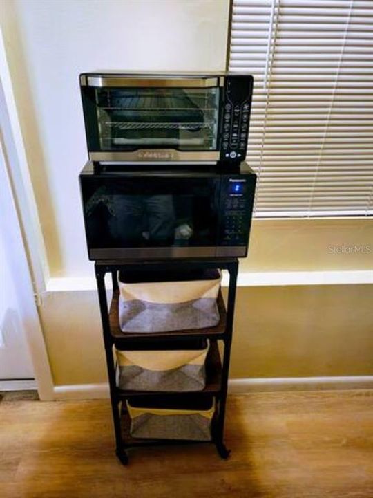 出租: $950 (1 贝兹, 1 浴室, 300 平方英尺)