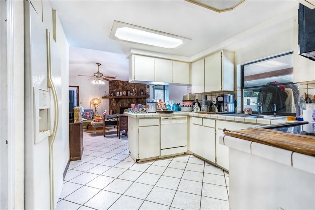 Activo con contrato: $525,000 (3 camas, 2 baños, 1856 Pies cuadrados)