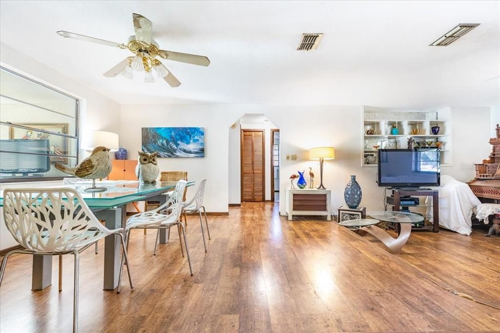 Activo con contrato: $525,000 (3 camas, 2 baños, 1856 Pies cuadrados)