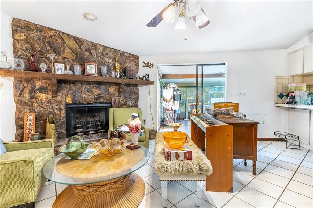 Activo con contrato: $525,000 (3 camas, 2 baños, 1856 Pies cuadrados)