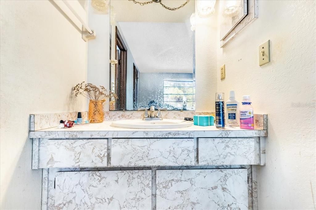 Activo con contrato: $525,000 (3 camas, 2 baños, 1856 Pies cuadrados)