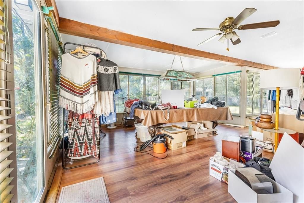 Activo con contrato: $525,000 (3 camas, 2 baños, 1856 Pies cuadrados)