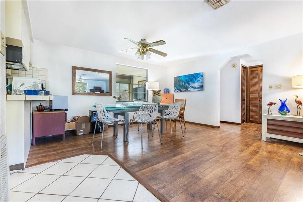 Activo con contrato: $525,000 (3 camas, 2 baños, 1856 Pies cuadrados)