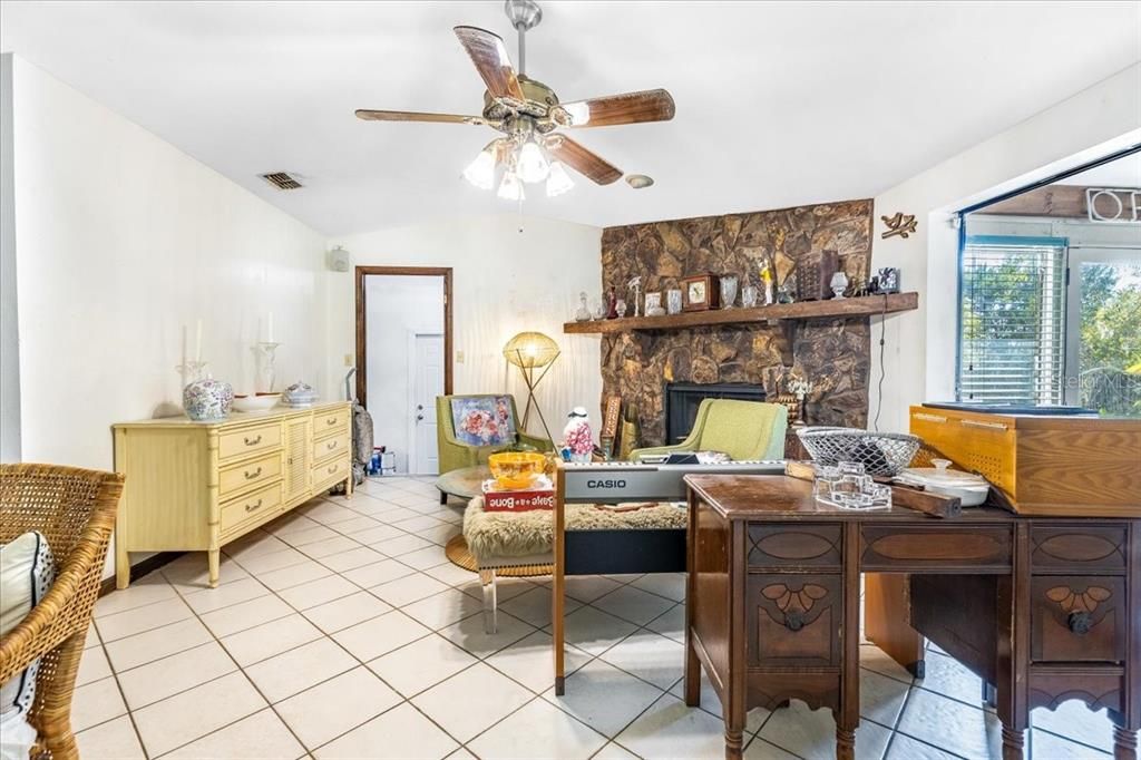 Activo con contrato: $525,000 (3 camas, 2 baños, 1856 Pies cuadrados)