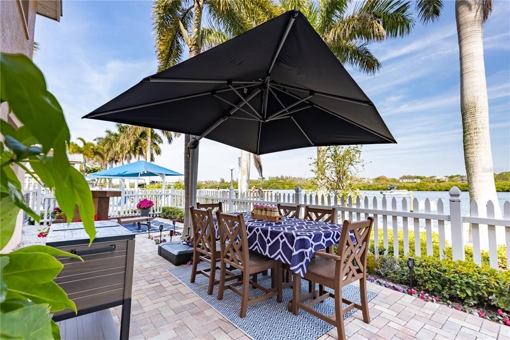 Active With Contract: $555,000 (2 beds, 1 baths, 950 Square Feet)