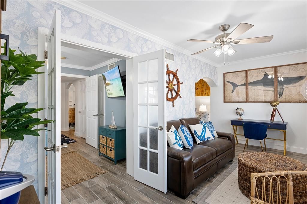 Active With Contract: $555,000 (2 beds, 1 baths, 950 Square Feet)