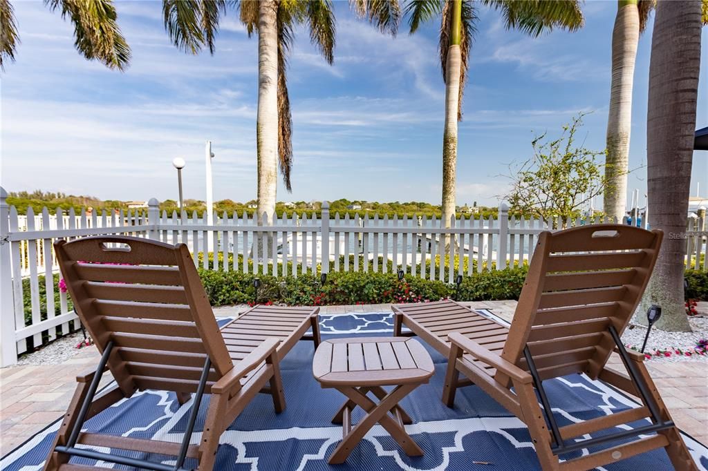 Active With Contract: $555,000 (2 beds, 1 baths, 950 Square Feet)