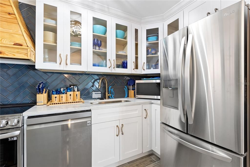 Active With Contract: $555,000 (2 beds, 1 baths, 950 Square Feet)