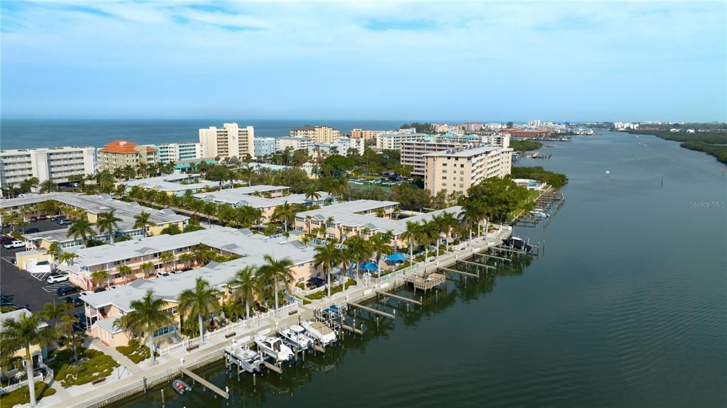 Active With Contract: $555,000 (2 beds, 1 baths, 950 Square Feet)