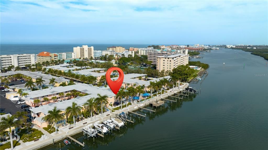 Active With Contract: $555,000 (2 beds, 1 baths, 950 Square Feet)