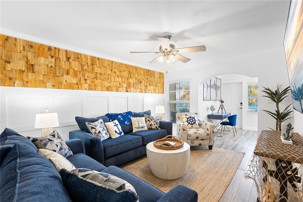 Active With Contract: $555,000 (2 beds, 1 baths, 950 Square Feet)