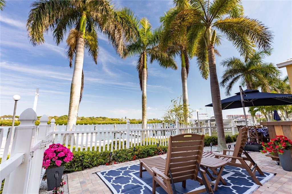 Active With Contract: $555,000 (2 beds, 1 baths, 950 Square Feet)