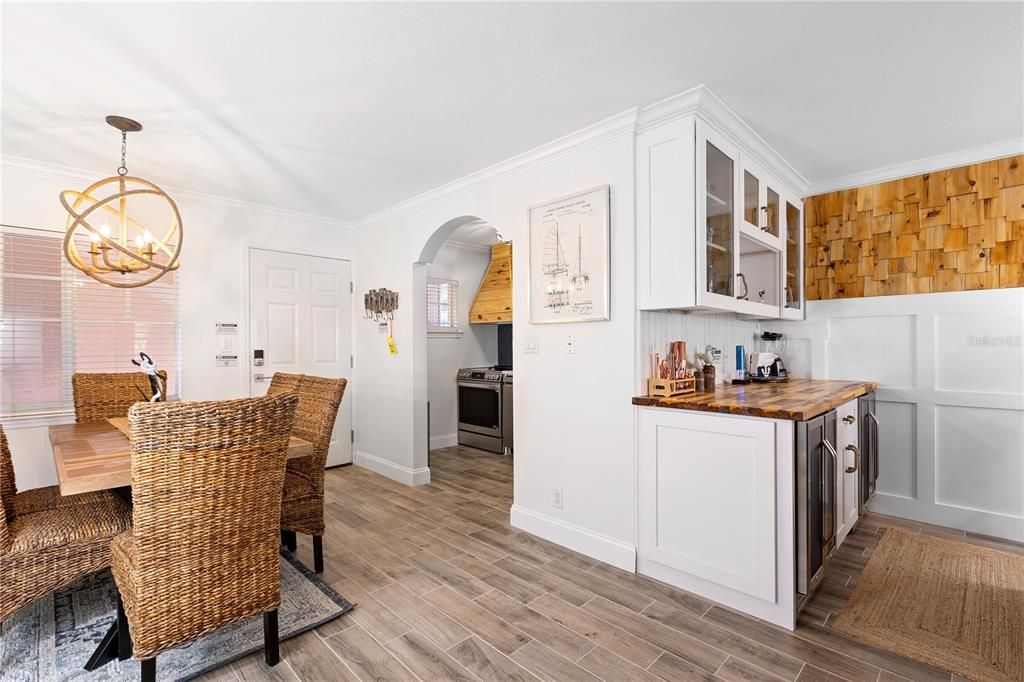 Active With Contract: $555,000 (2 beds, 1 baths, 950 Square Feet)