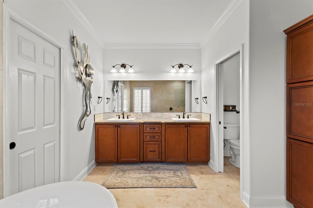 For Sale: $1,650,000 (3 beds, 3 baths, 2934 Square Feet)