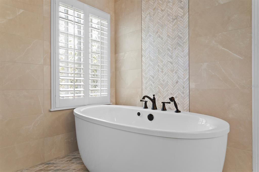 For Sale: $1,650,000 (3 beds, 3 baths, 2934 Square Feet)