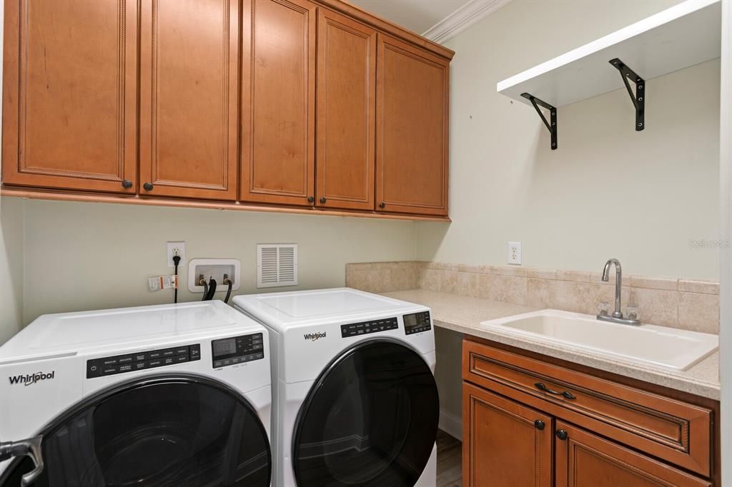 For Sale: $1,650,000 (3 beds, 3 baths, 2934 Square Feet)