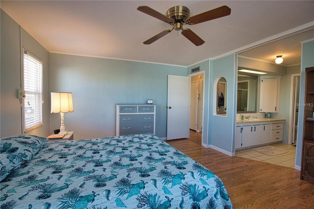 For Rent: $2,500 (2 beds, 2 baths, 1242 Square Feet)