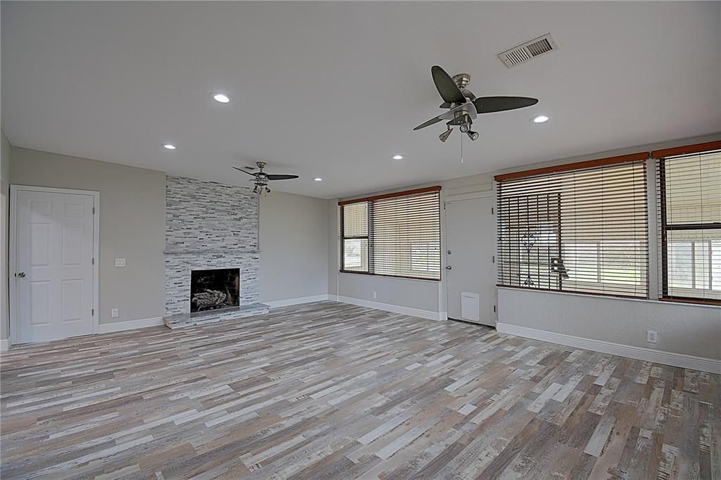 На продажу: $375,000 (3 спален, 2 ванн, 1668 Квадратных фут)