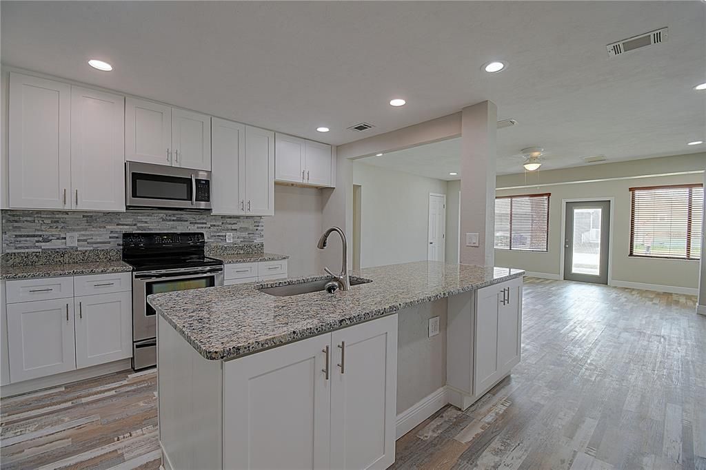 На продажу: $375,000 (3 спален, 2 ванн, 1668 Квадратных фут)