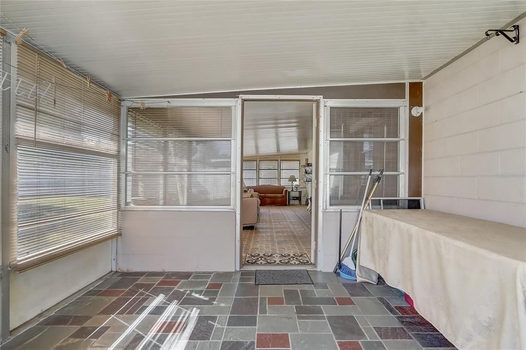 合同活跃: $315,000 (3 贝兹, 2 浴室, 1118 平方英尺)