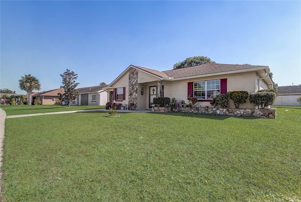 合同活跃: $315,000 (3 贝兹, 2 浴室, 1118 平方英尺)