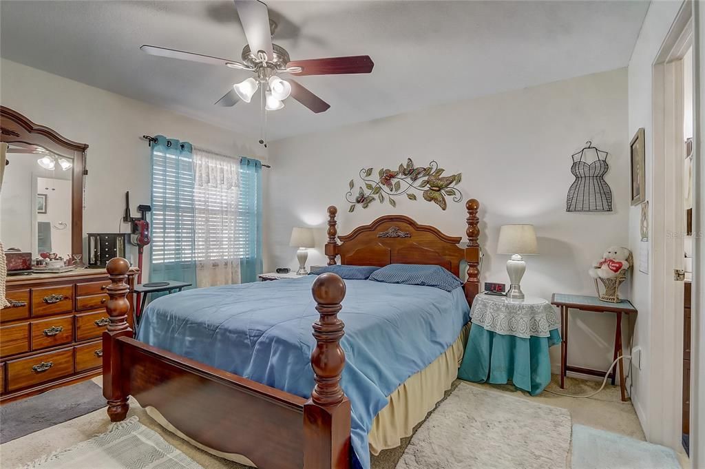 合同活跃: $315,000 (3 贝兹, 2 浴室, 1118 平方英尺)