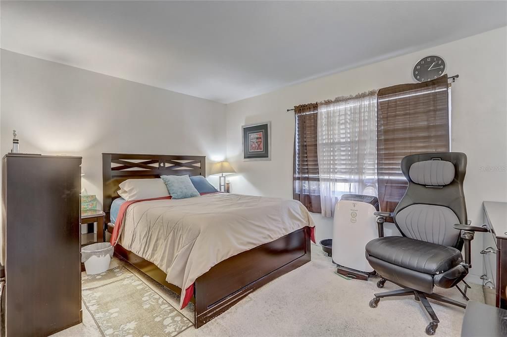 合同活跃: $315,000 (3 贝兹, 2 浴室, 1118 平方英尺)