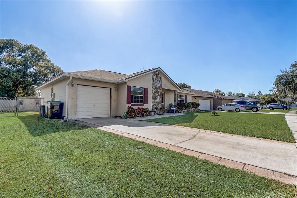 合同活跃: $315,000 (3 贝兹, 2 浴室, 1118 平方英尺)