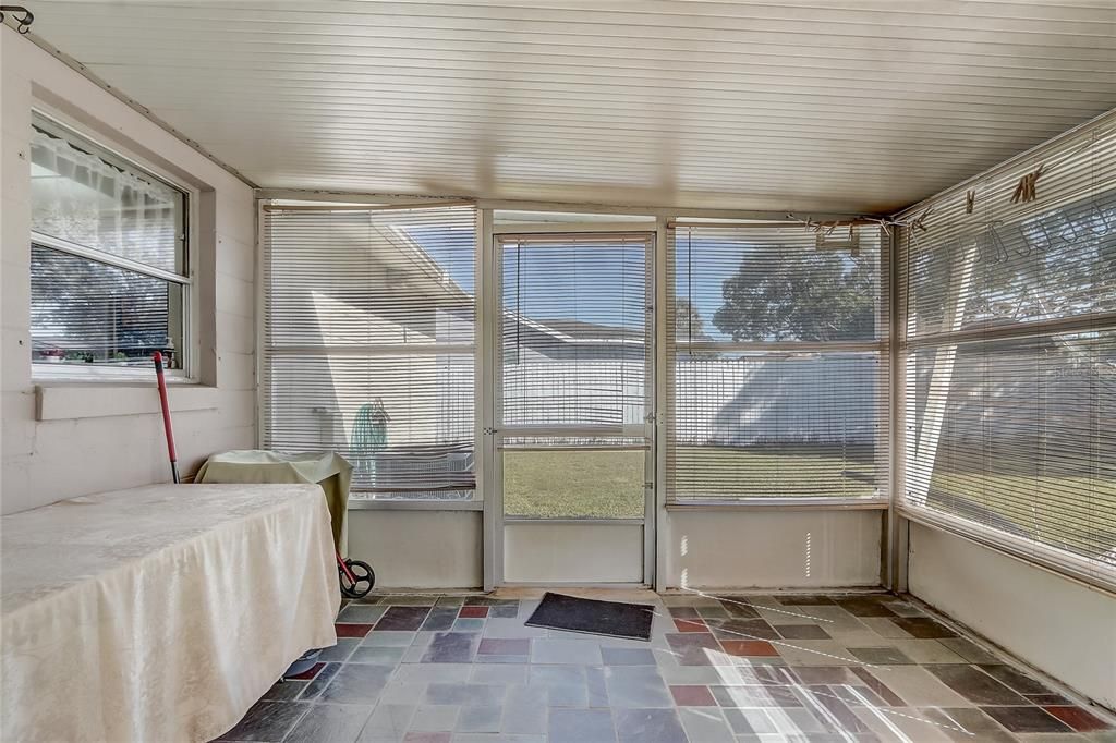 合同活跃: $315,000 (3 贝兹, 2 浴室, 1118 平方英尺)