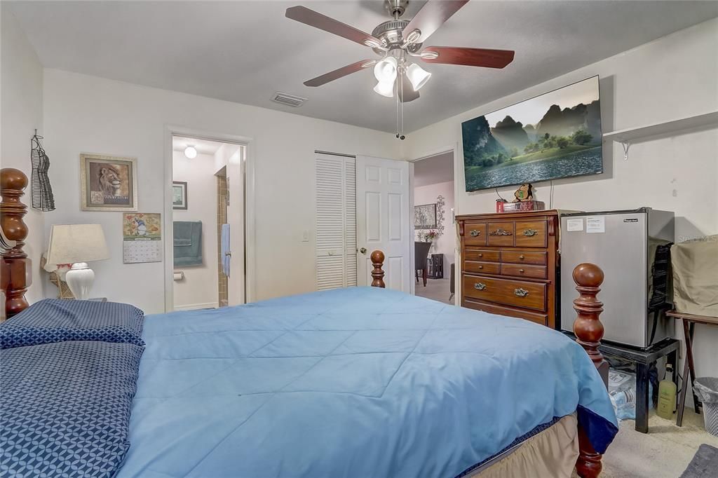 合同活跃: $315,000 (3 贝兹, 2 浴室, 1118 平方英尺)