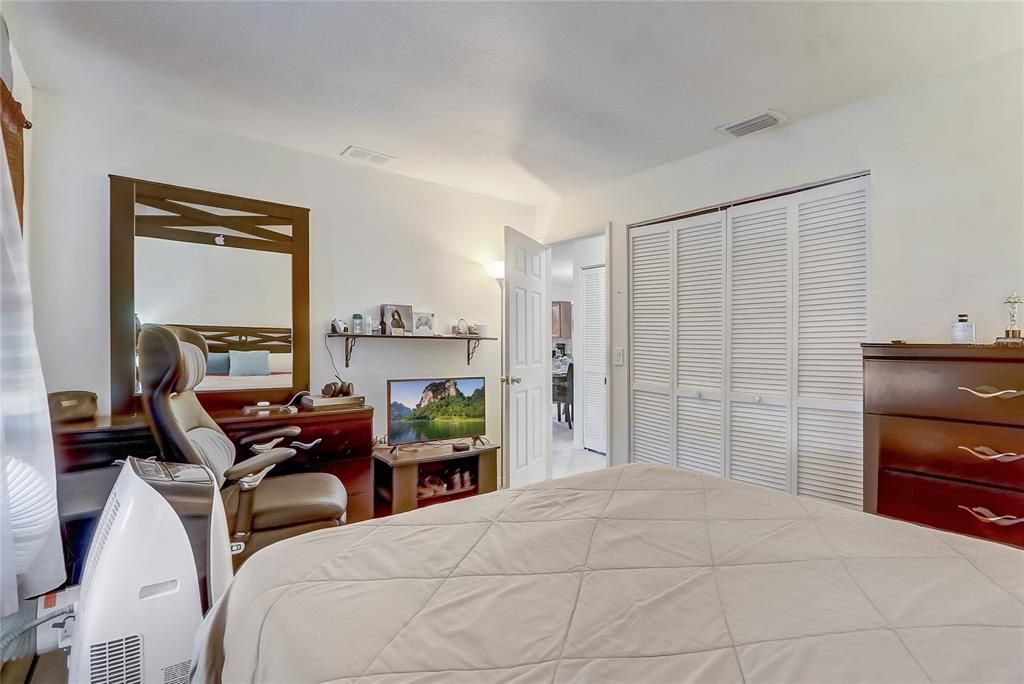 合同活跃: $315,000 (3 贝兹, 2 浴室, 1118 平方英尺)