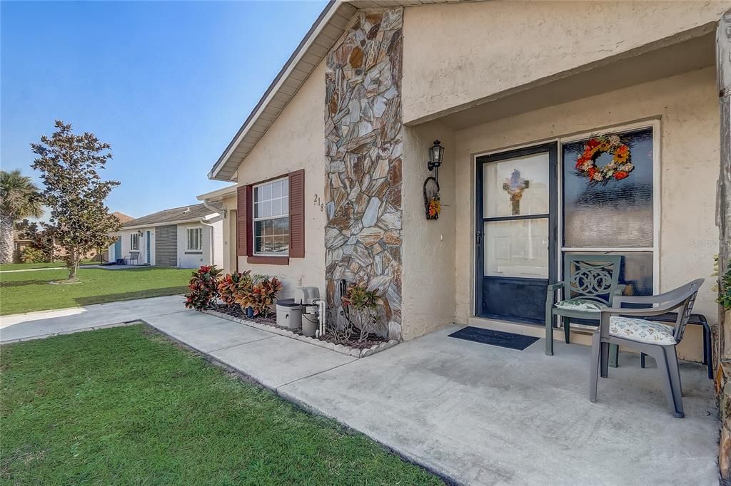 合同活跃: $315,000 (3 贝兹, 2 浴室, 1118 平方英尺)