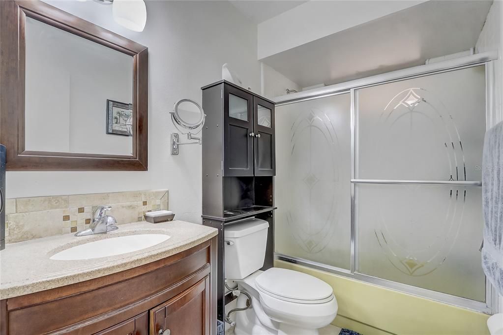 合同活跃: $315,000 (3 贝兹, 2 浴室, 1118 平方英尺)