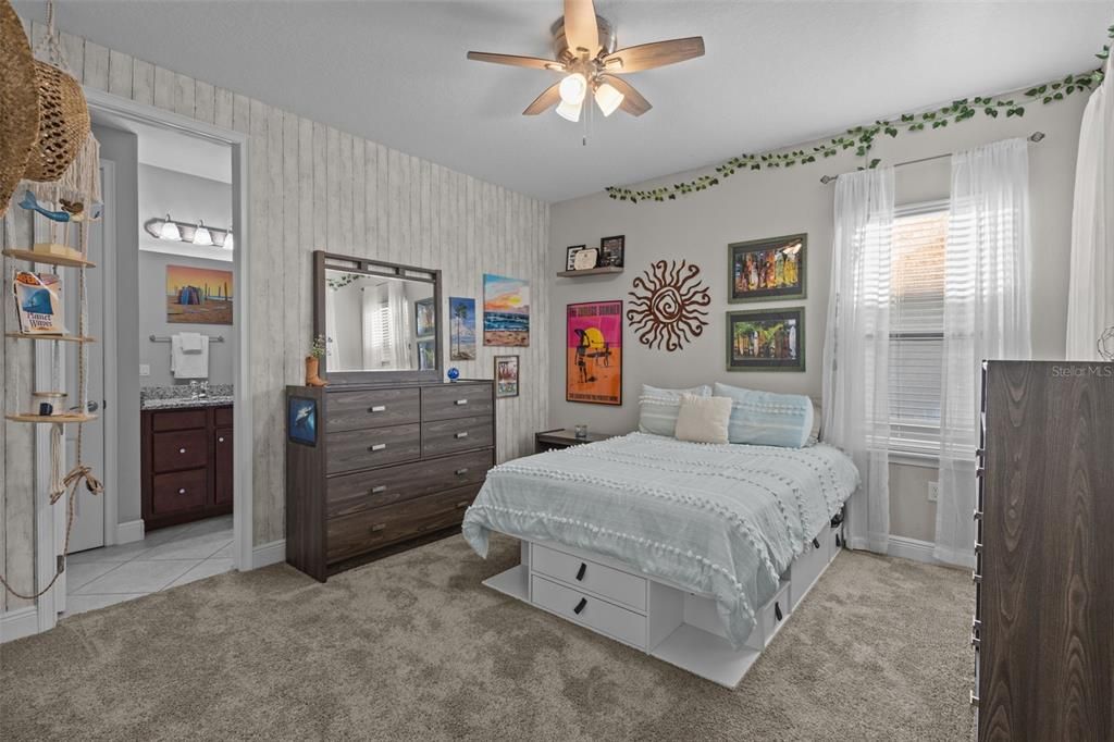 待售: $1,100,000 (6 贝兹, 5 浴室, 3460 平方英尺)