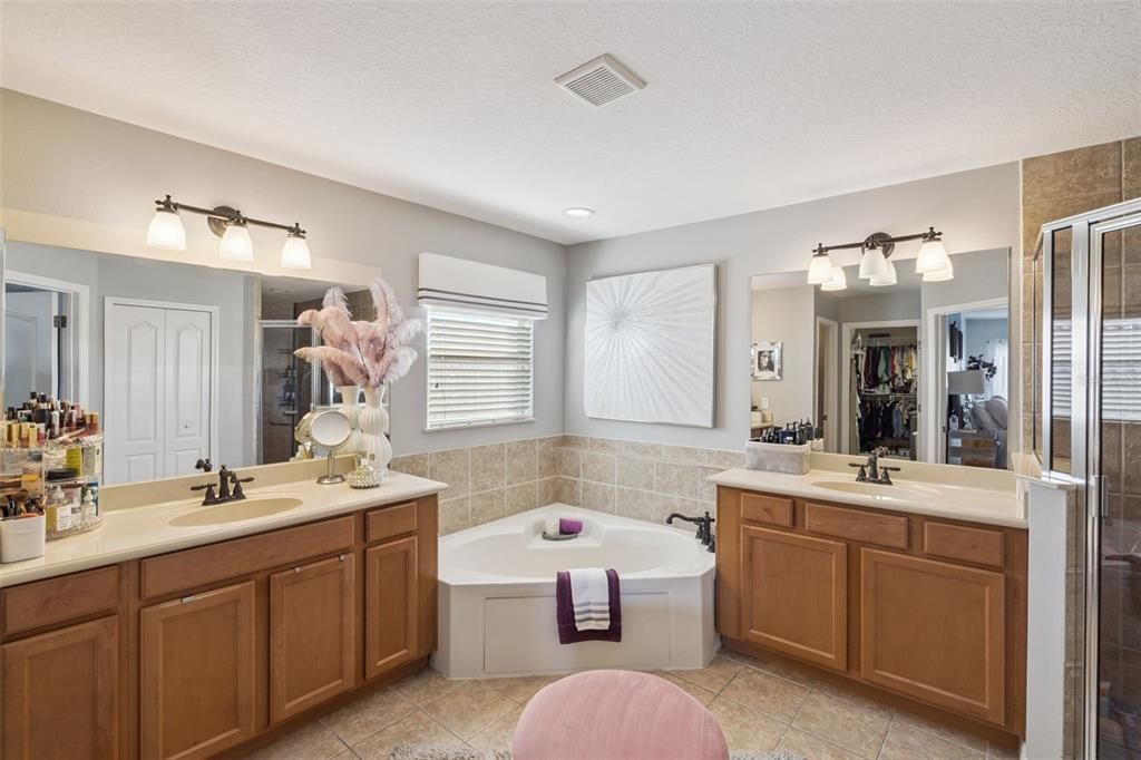 For Sale: $844,900 (5 beds, 4 baths, 3459 Square Feet)