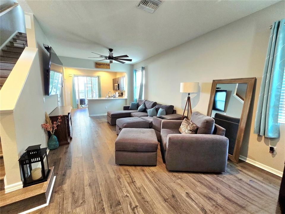 For Sale: $270,000 (2 beds, 2 baths, 1235 Square Feet)