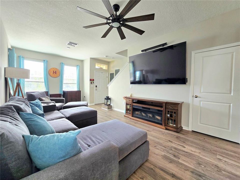 For Sale: $270,000 (2 beds, 2 baths, 1235 Square Feet)