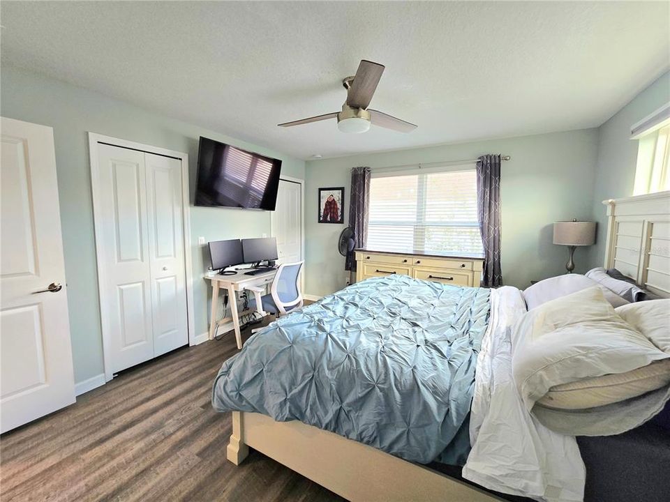 For Sale: $270,000 (2 beds, 2 baths, 1235 Square Feet)