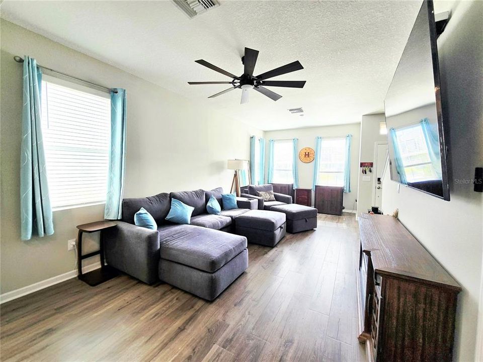 For Sale: $270,000 (2 beds, 2 baths, 1235 Square Feet)