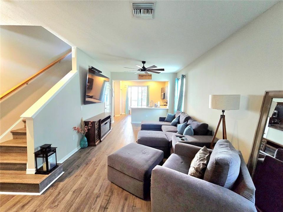 For Sale: $270,000 (2 beds, 2 baths, 1235 Square Feet)