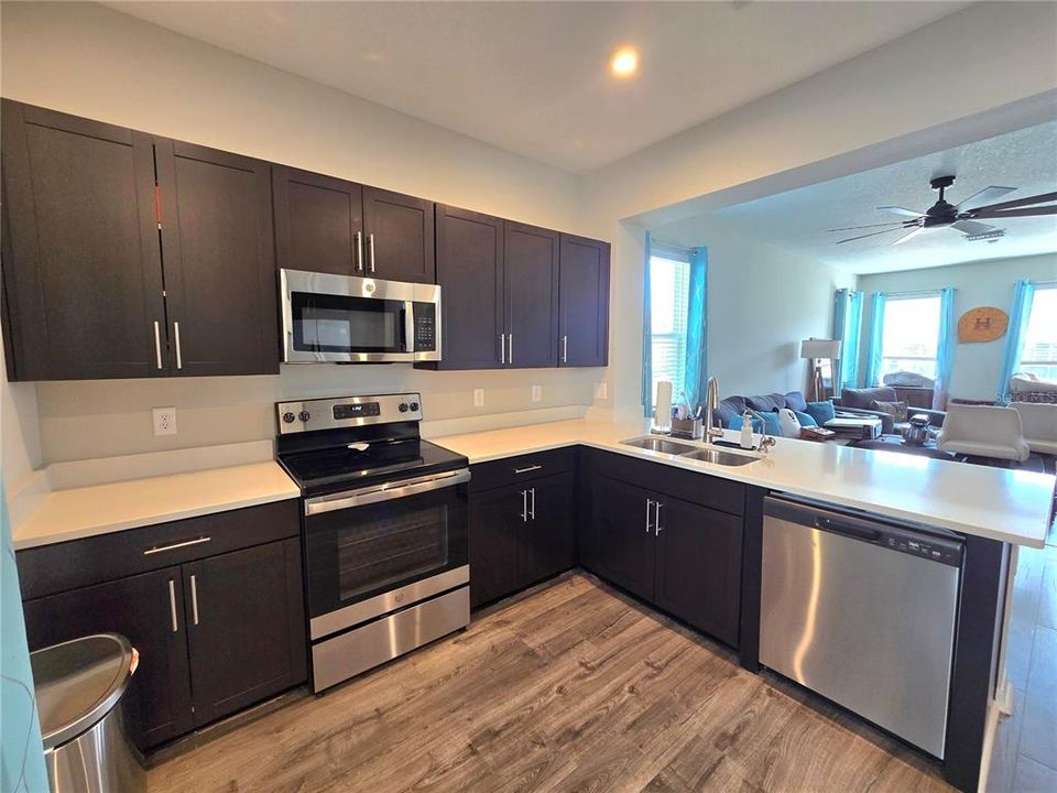 For Sale: $270,000 (2 beds, 2 baths, 1235 Square Feet)