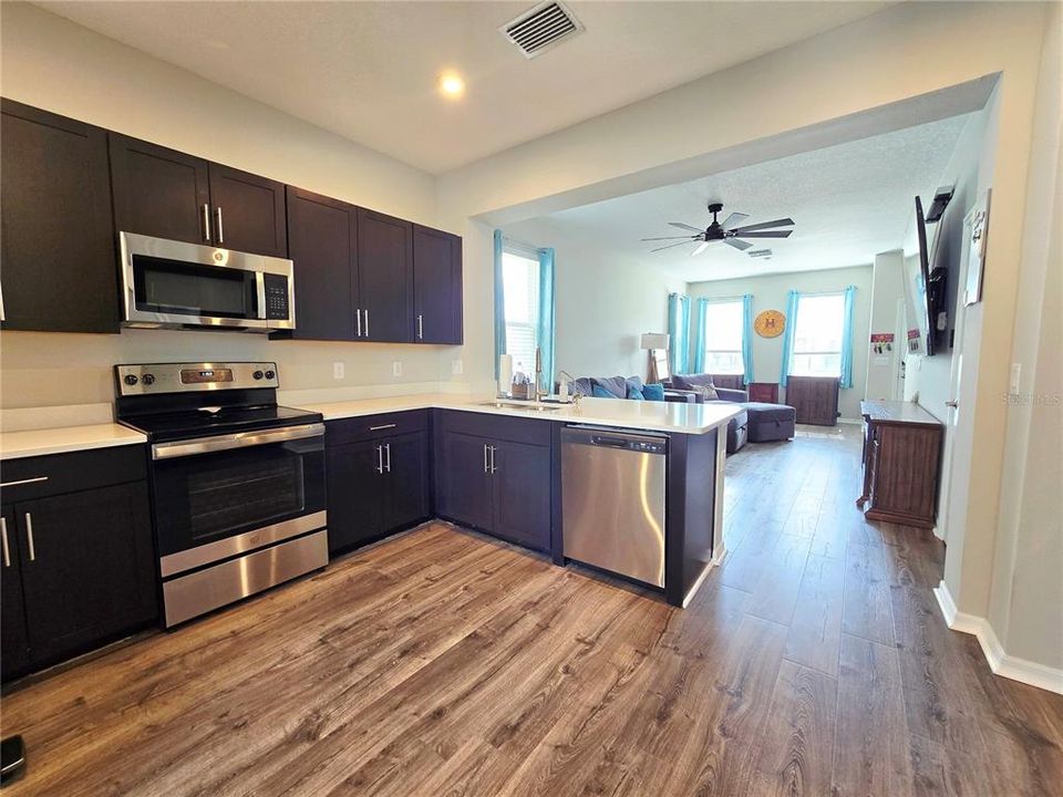 For Sale: $270,000 (2 beds, 2 baths, 1235 Square Feet)