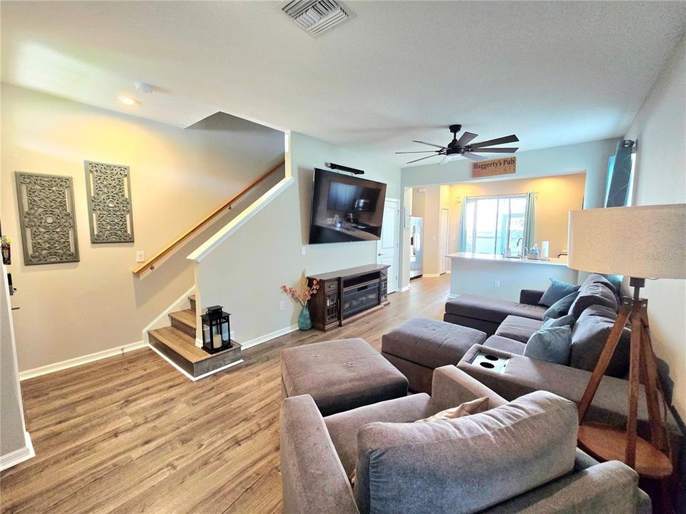 For Sale: $270,000 (2 beds, 2 baths, 1235 Square Feet)