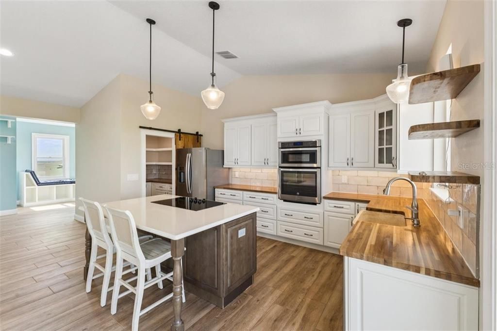 En Venta: $1,650,000 (4 camas, 3 baños, 3226 Pies cuadrados)