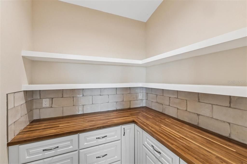 En Venta: $1,650,000 (4 camas, 3 baños, 3226 Pies cuadrados)