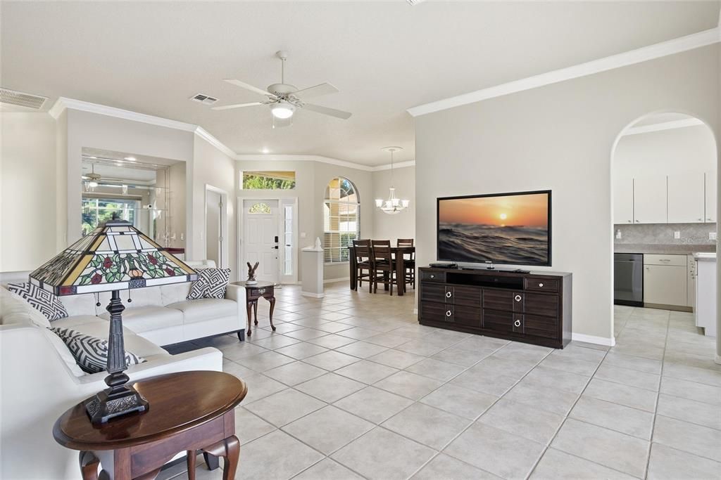 For Sale: $335,000 (3 beds, 2 baths, 1751 Square Feet)