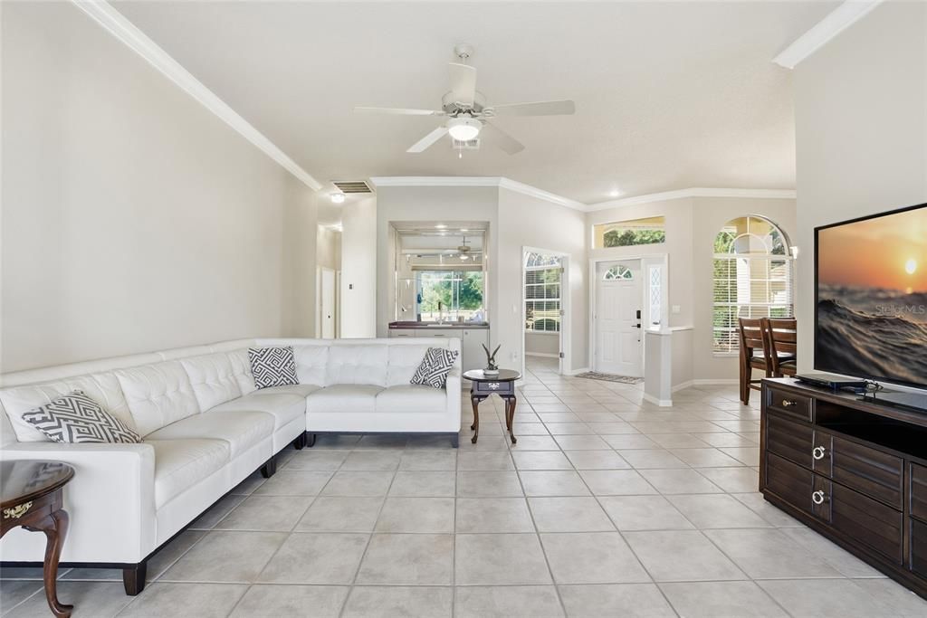 For Sale: $335,000 (3 beds, 2 baths, 1751 Square Feet)