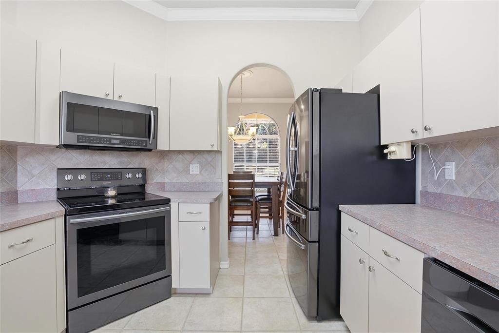 For Sale: $335,000 (3 beds, 2 baths, 1751 Square Feet)