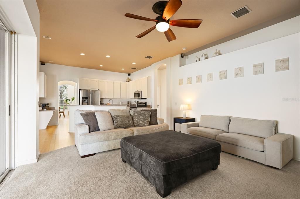 待售: $425,000 (3 贝兹, 2 浴室, 1943 平方英尺)