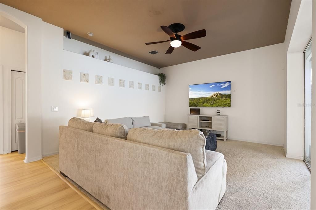 待售: $425,000 (3 贝兹, 2 浴室, 1943 平方英尺)